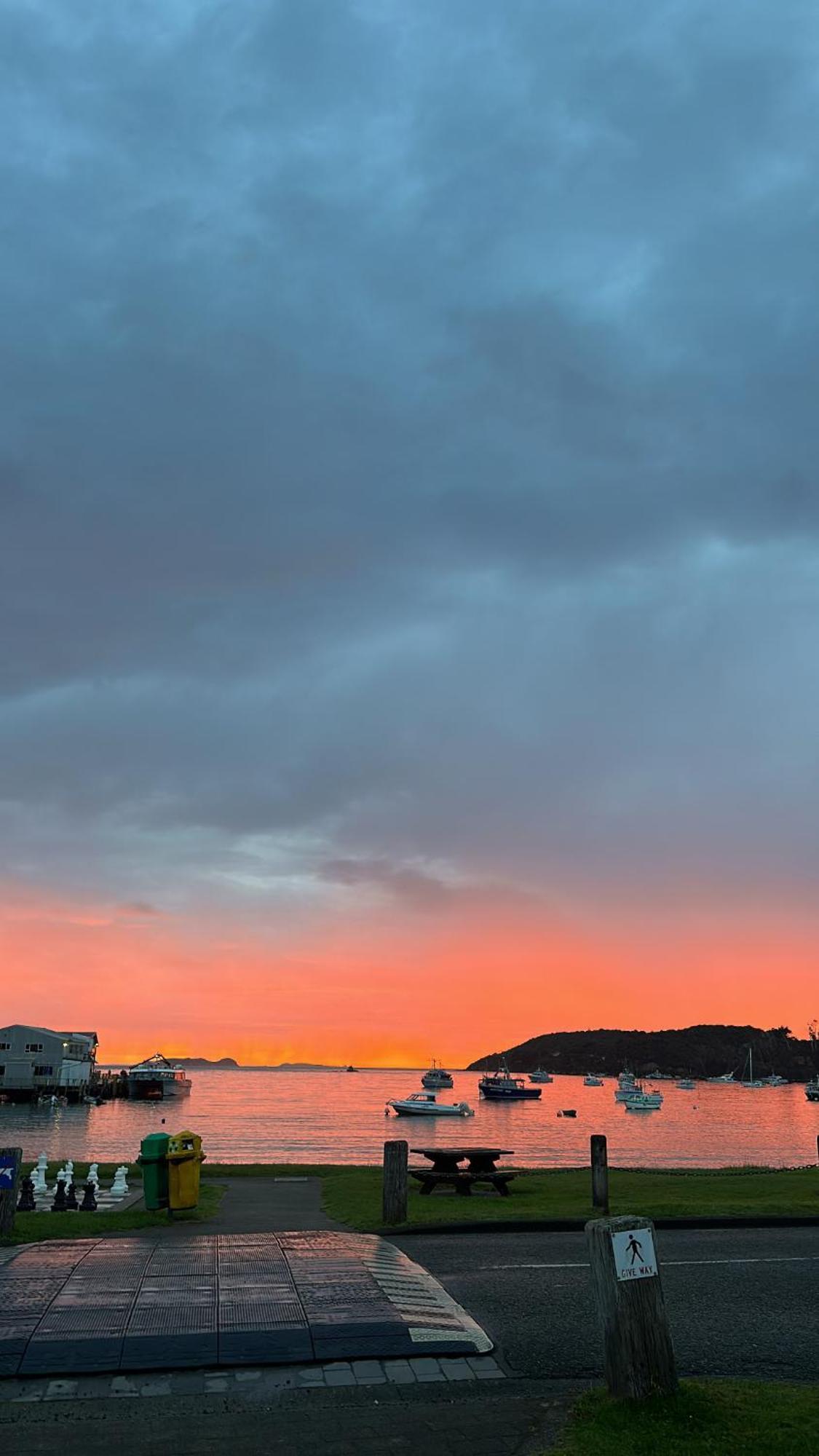 South Sea Hotel - Stewart Island Half-moon Bay Bagian luar foto