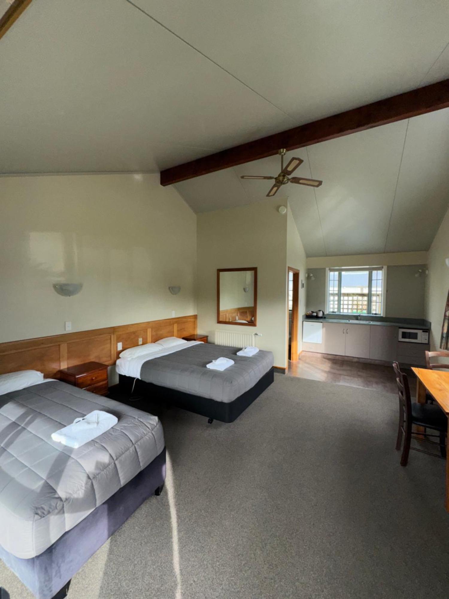 South Sea Hotel - Stewart Island Half-moon Bay Bagian luar foto