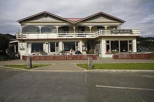 South Sea Hotel - Stewart Island Half-moon Bay Bagian luar foto